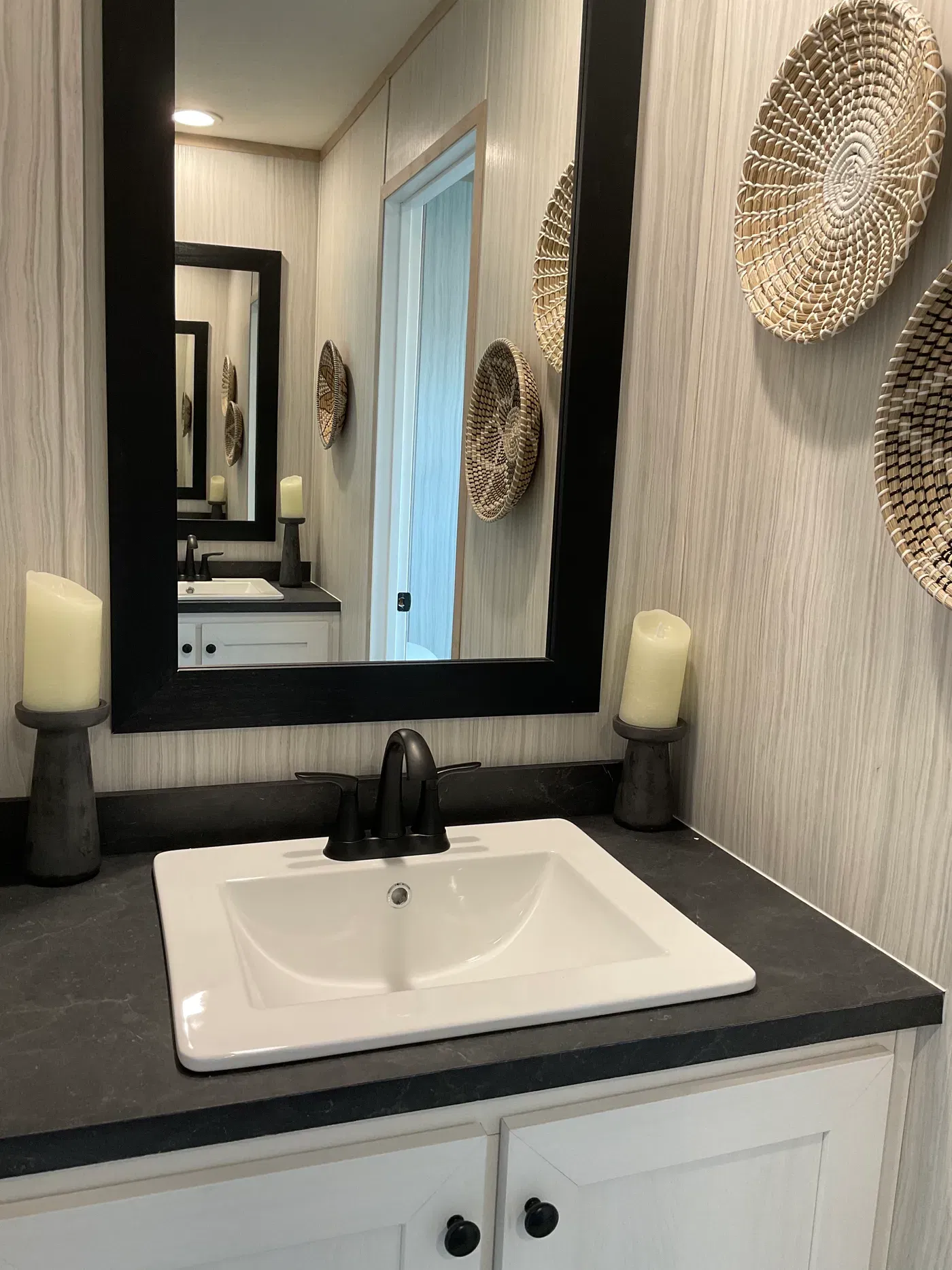 Emerald bathroom home features