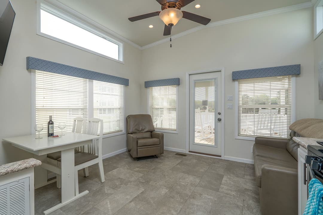 Shore park 4111 interior home features