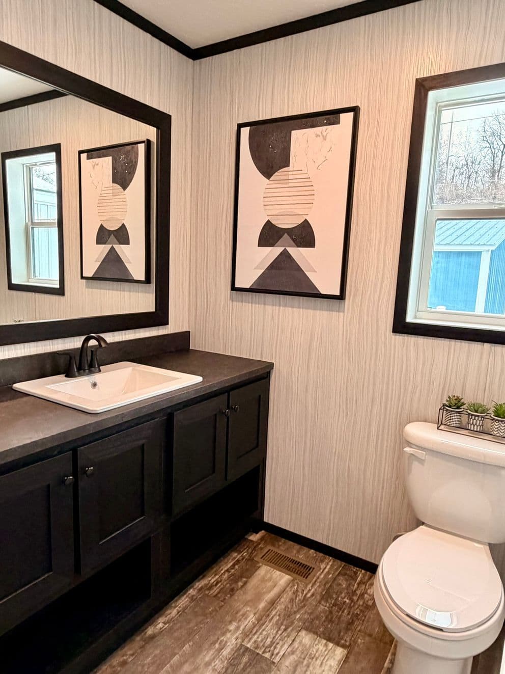 Pearl bathroom home features