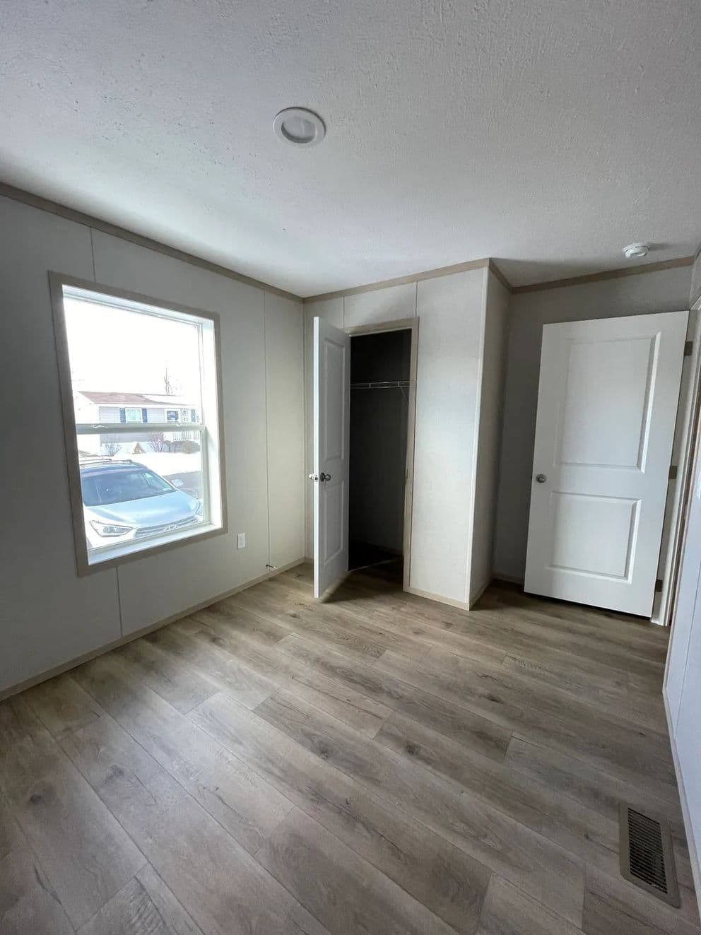 Jade 48 bedroom home features