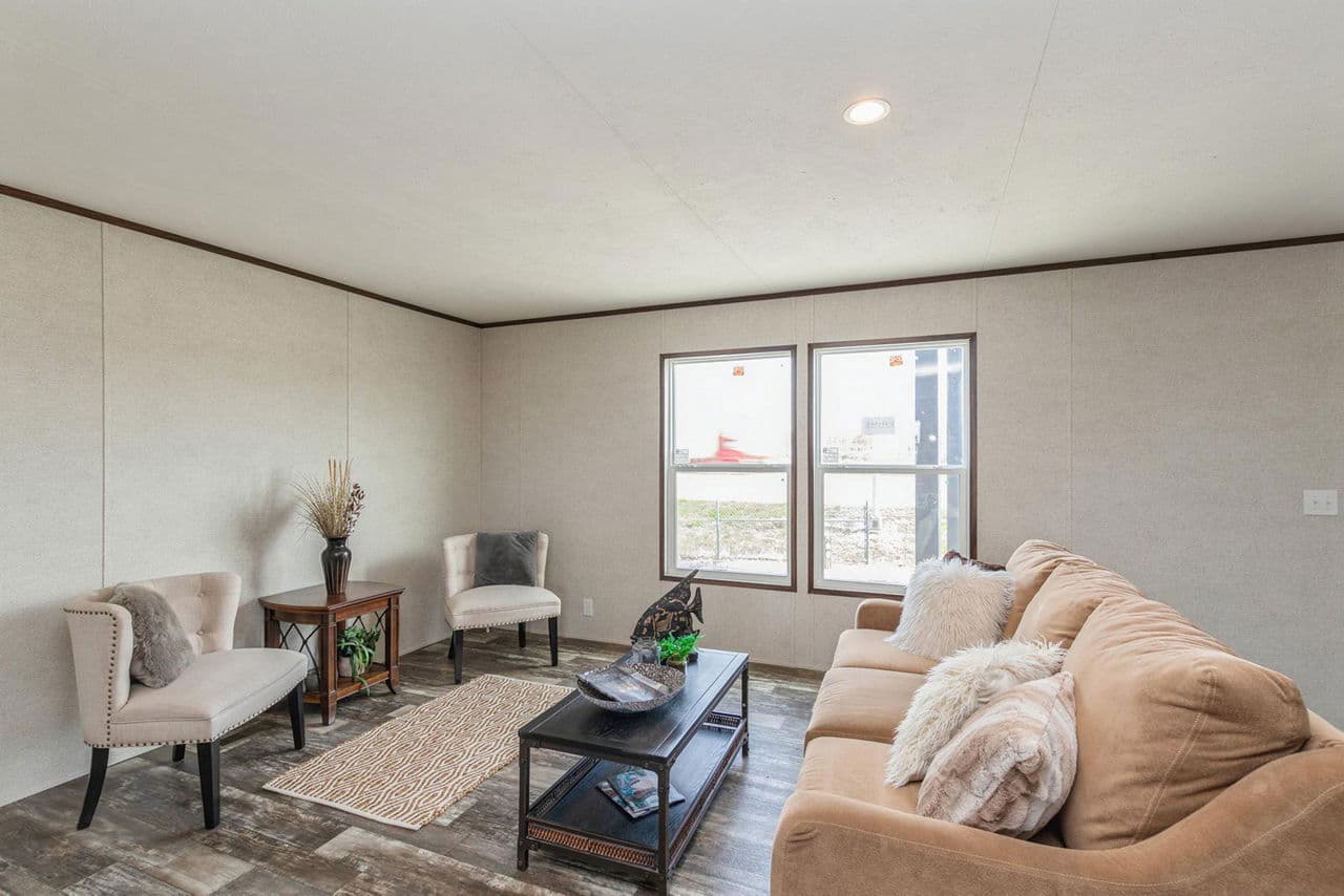 Grand 3902 interior home features